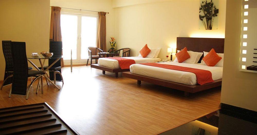 Hotel Atithi Pondicherry Esterno foto