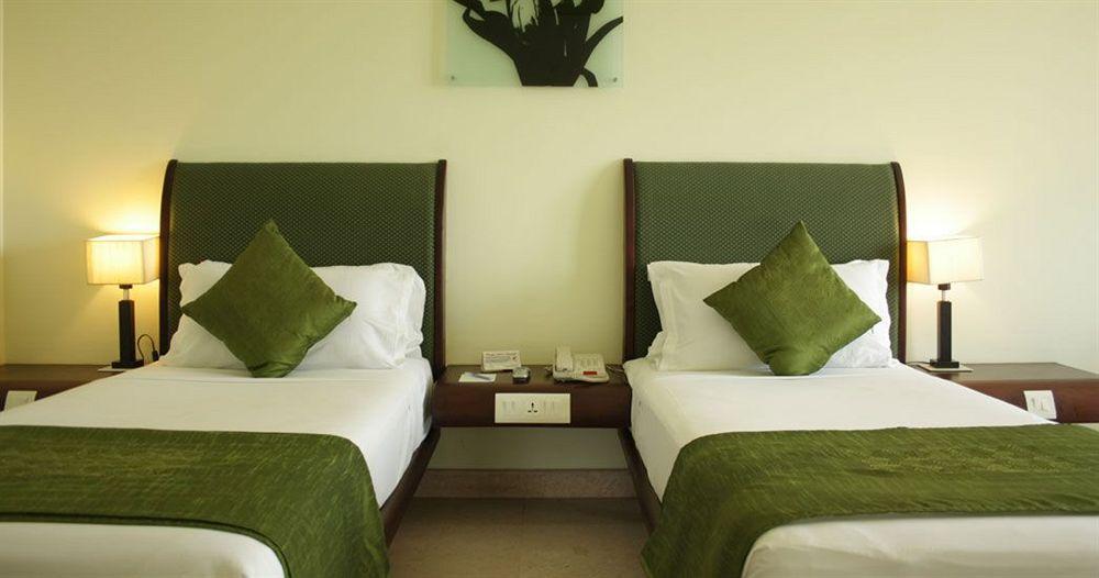 Hotel Atithi Pondicherry Esterno foto