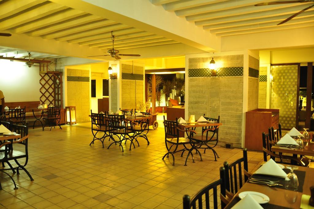 Hotel Atithi Pondicherry Esterno foto