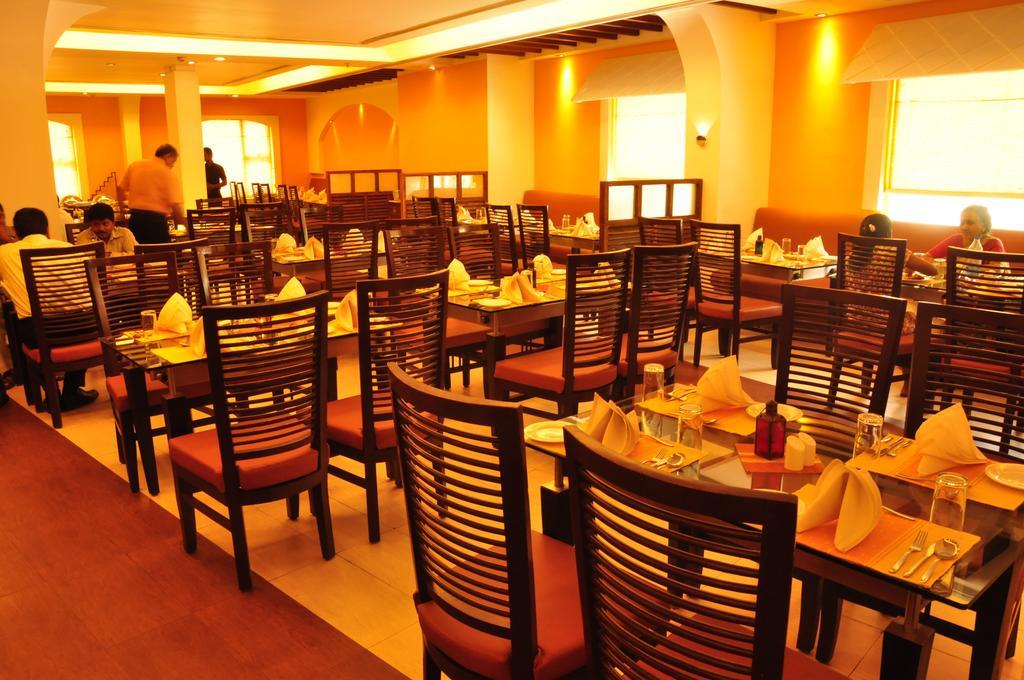 Hotel Atithi Pondicherry Esterno foto