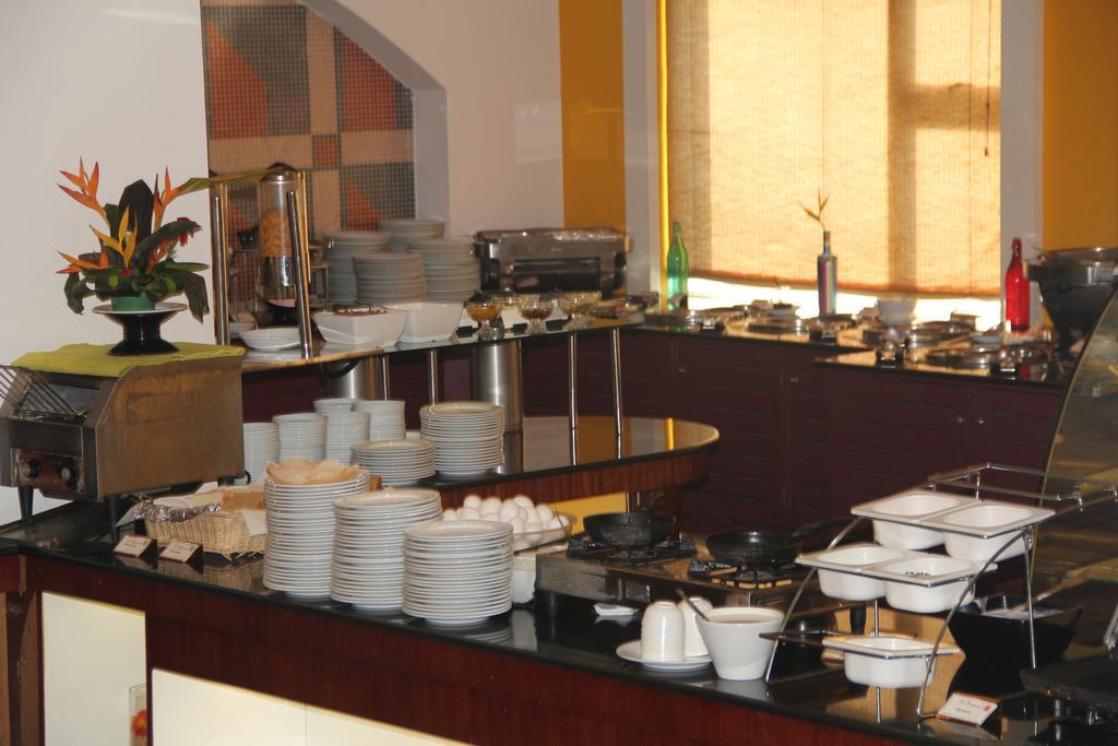 Hotel Atithi Pondicherry Esterno foto