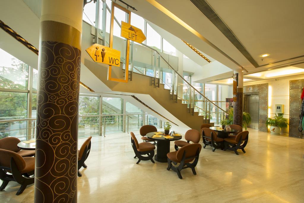 Hotel Atithi Pondicherry Esterno foto