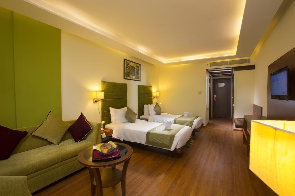 Hotel Atithi Pondicherry Esterno foto