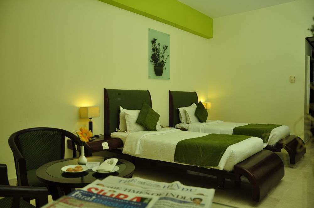 Hotel Atithi Pondicherry Esterno foto