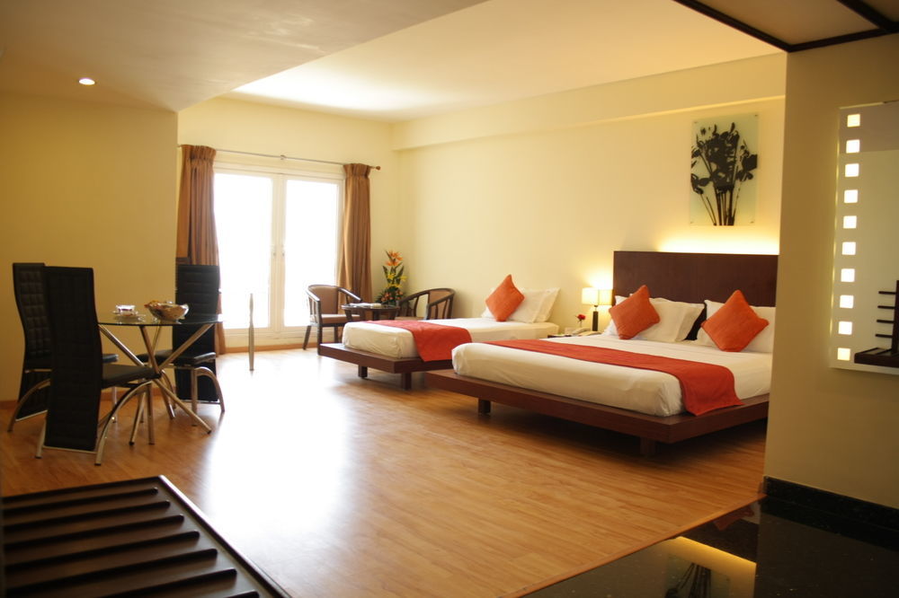 Hotel Atithi Pondicherry Esterno foto