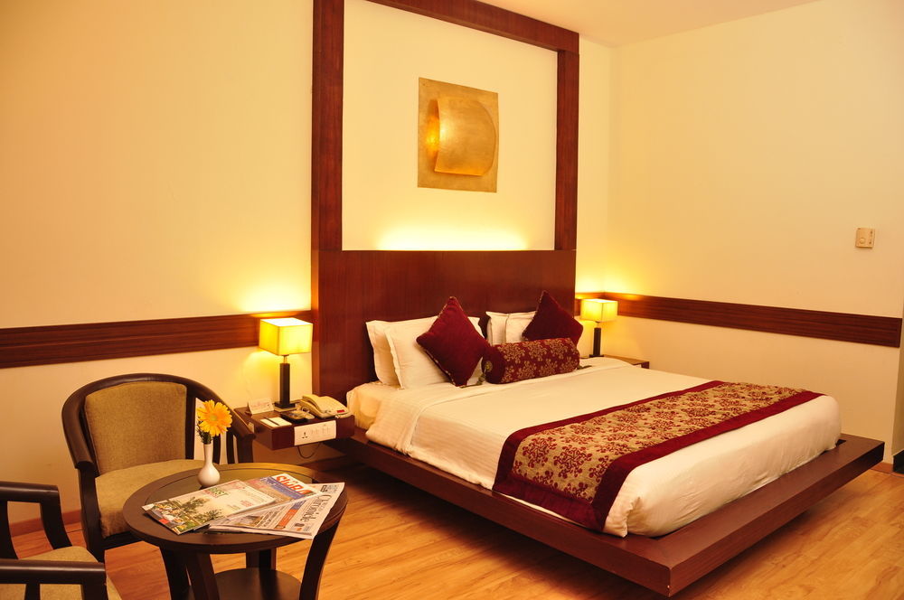 Hotel Atithi Pondicherry Esterno foto