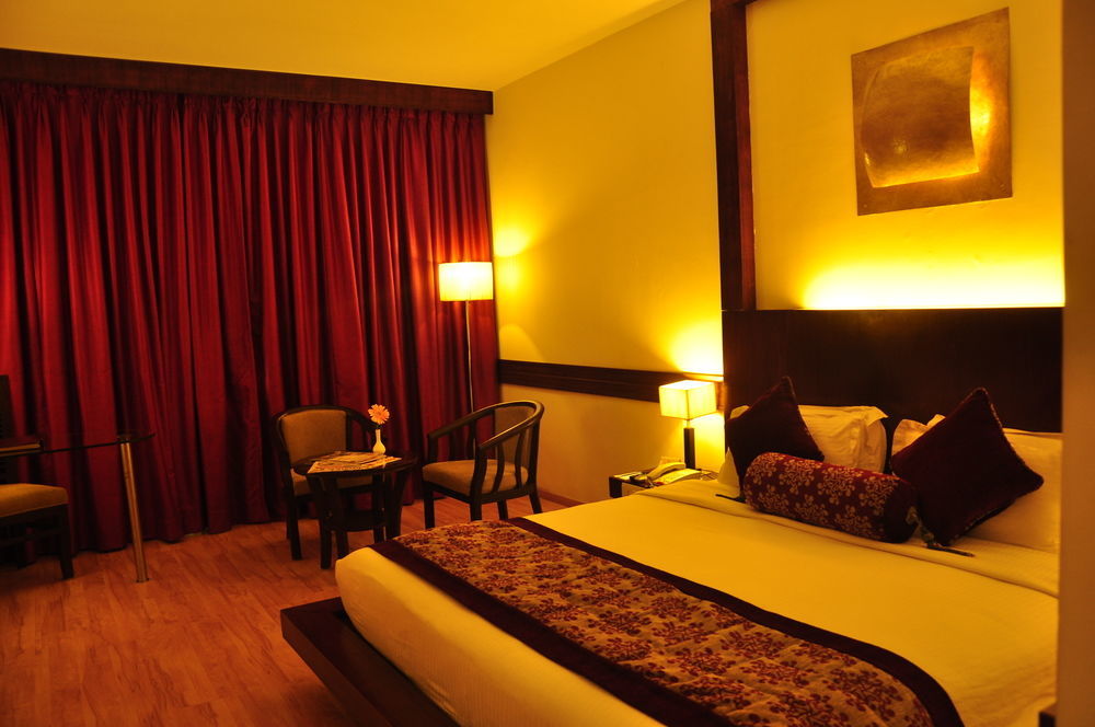 Hotel Atithi Pondicherry Esterno foto