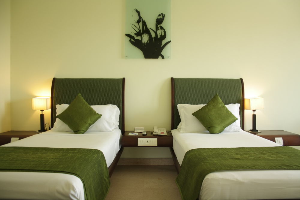 Hotel Atithi Pondicherry Esterno foto
