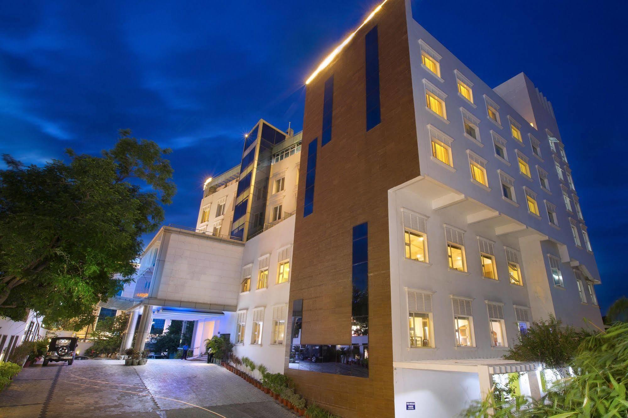 Hotel Atithi Pondicherry Esterno foto