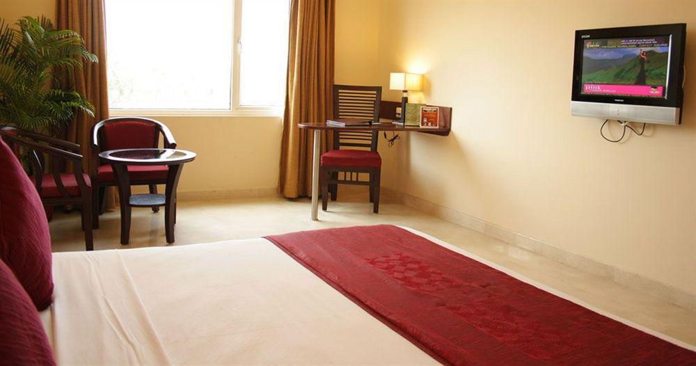 Hotel Atithi Pondicherry Esterno foto
